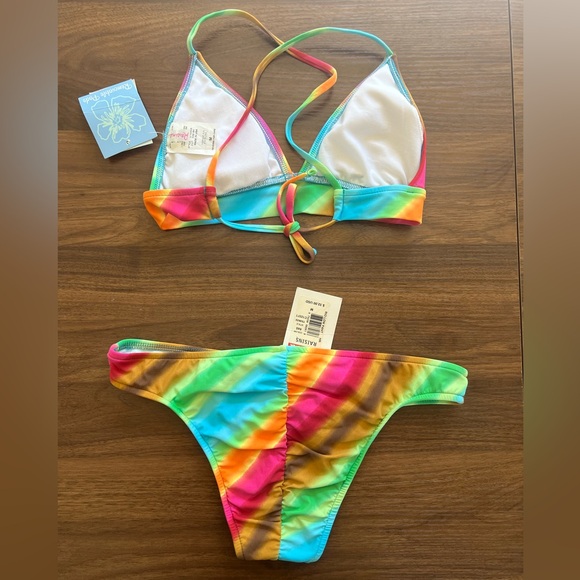 Quicksilver Raisins Two Piece - Picture 2 of 2